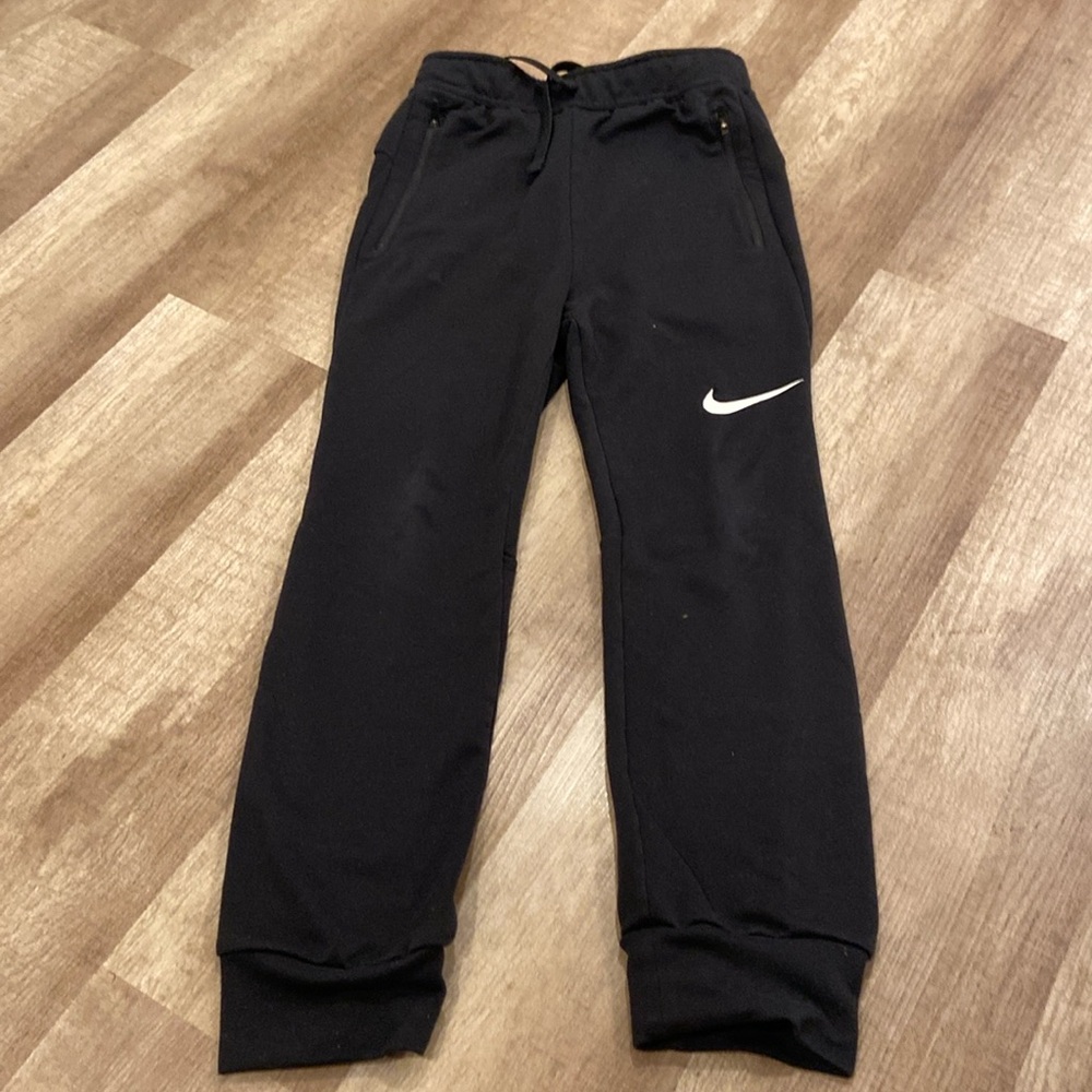 (5 for $25) kids Nike black jogger with zippered pockets